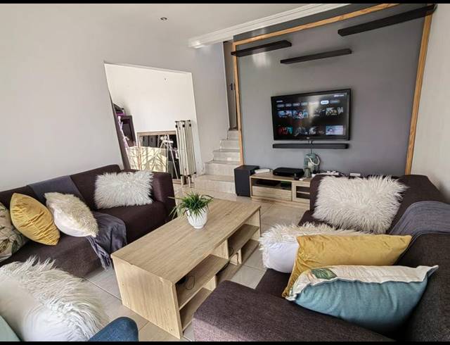 2 BEDROOM HOUSE FOR SALE IN KWANDENGEZI